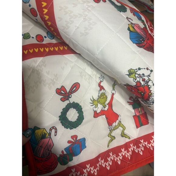 The Grinch 3 Piece Reversible King Size Christmas Comforter With 2 Shams NWT - Picture 8 of 9